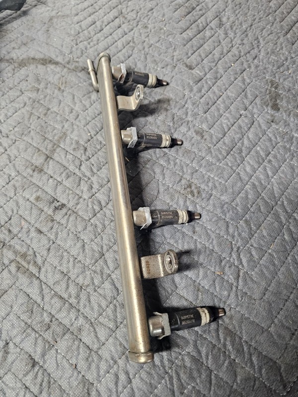 2007-2020 Dodge Chrysler Jeep 2.4 Liter Fuel Rail With Injectors OEM (VN43)