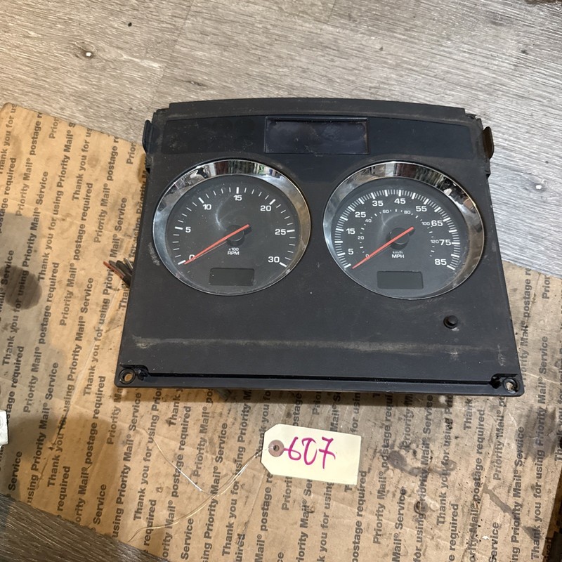 Kenworth T680 Instrument Cluster 2 Gauges P/N: Q43-1116-1-1-103