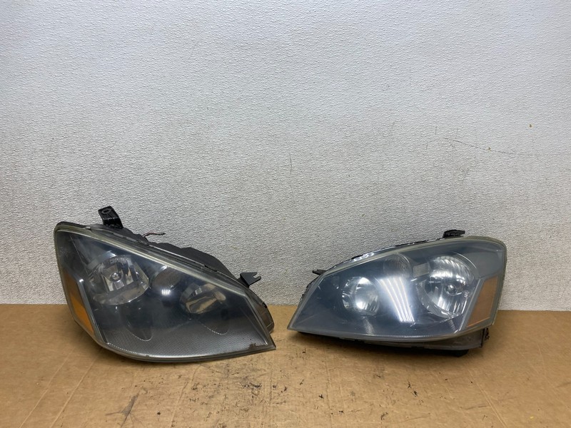 2005 to 2006 Nissan Altima Left+Right Set Halogen Headlights Oem T3665 DW