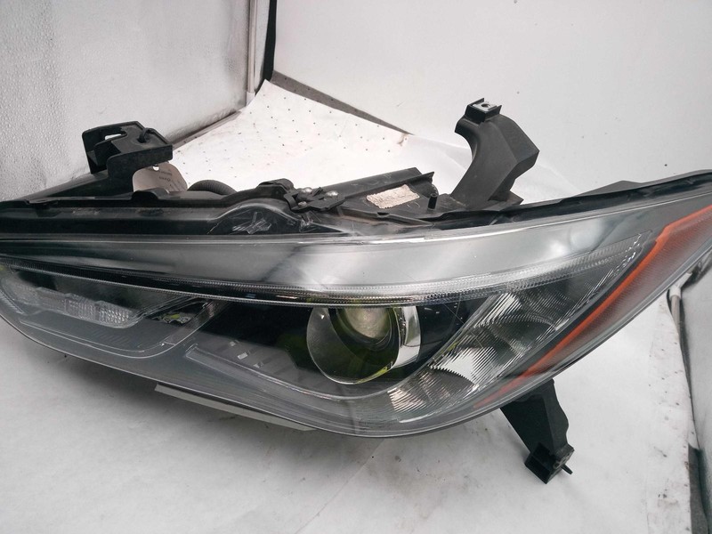 2018 INFINITI QX60 Left Headlight Assembly White OEM, Scratches, 129K Miles