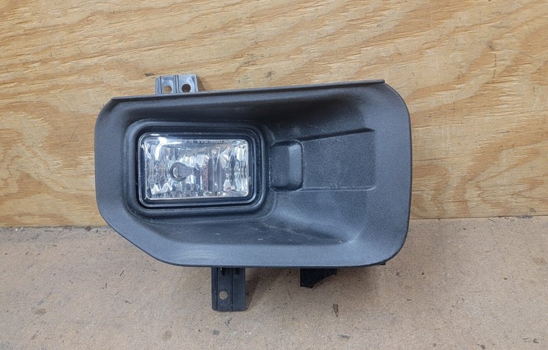 2015 2016 2017 FORD F-150 RIGHT FOG LIGHT COVER OEM "BROKEN "