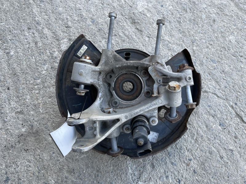 2017-2019 BMW 330i RIGHT REAR SPINDLE AWD W/HUB 49070