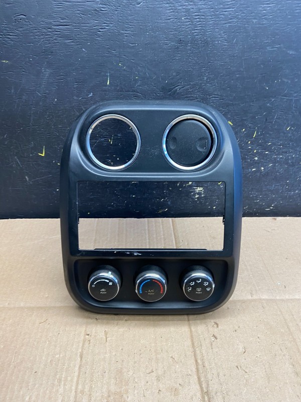2009-2013 Jeep Patriot Dash Climate Temperature Control Radio Bezel OE aa7901 DG