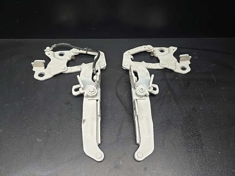 07-13 OEM BMW E90 E92 E93 335 M3 Left Right Side Hood Engine Hinge Bracket SET