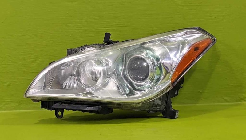 11 12 13 M37 DRIVER LEFT HEADLIGHT LAMP OEM 3802-101
