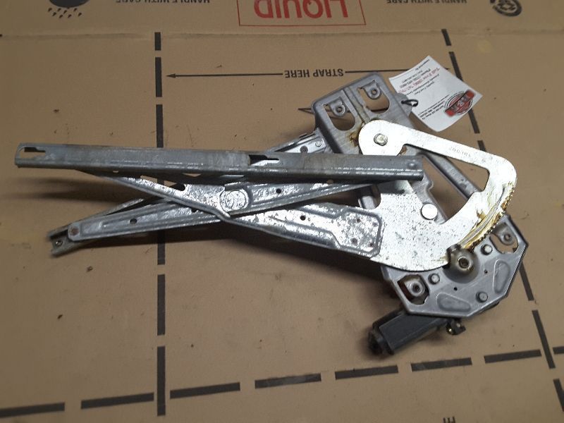 95 96 CIRRUS R. RE WINDOW REGULATOR 110712