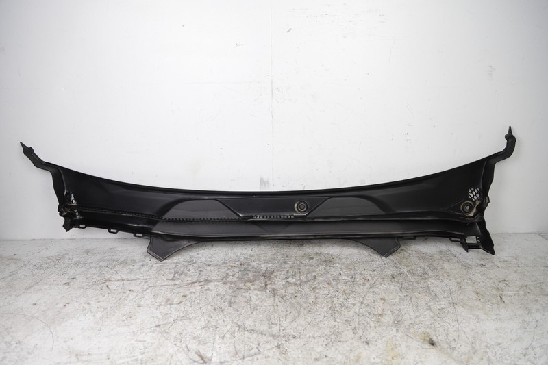 2017-2019 BMW 530 540 G30 WINDSHIELD COWL WIPER COVER TRIM 7388714 OEM