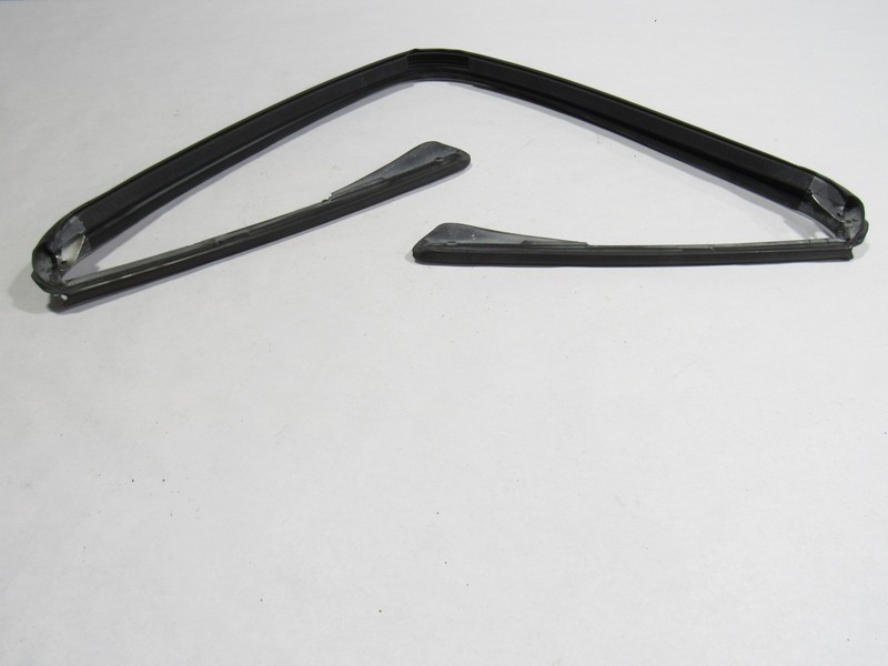 06-12 Porsche Boxster 2009 Front Windshield Upper Weatherstrip Rubber Seal ; :Y