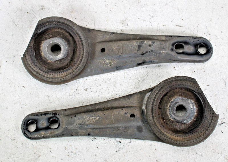 10 11 12 13 14 15 16 Hyundai Genesis Coupe Rear Subframe Support Bracket Set OEM