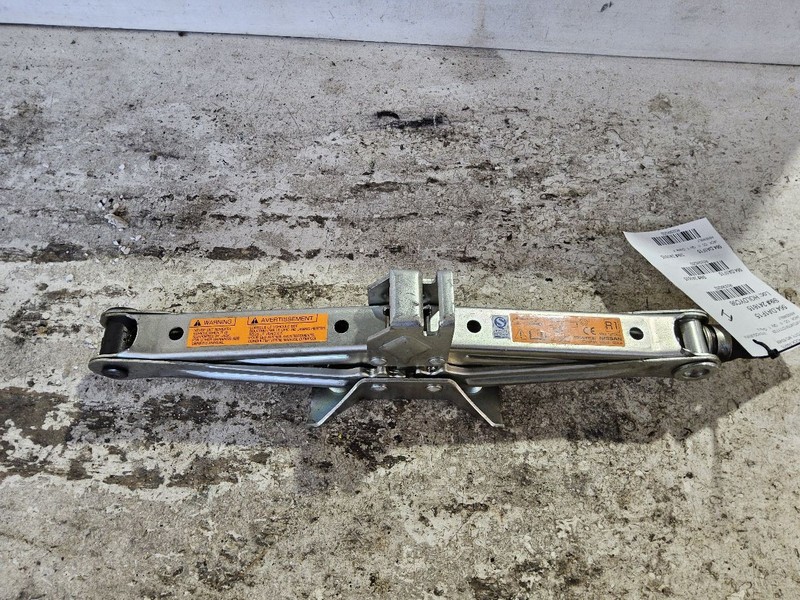 2014-2020 Nissan Rogue Scissor Jack VIN 1 or 5 1st Digit US Built