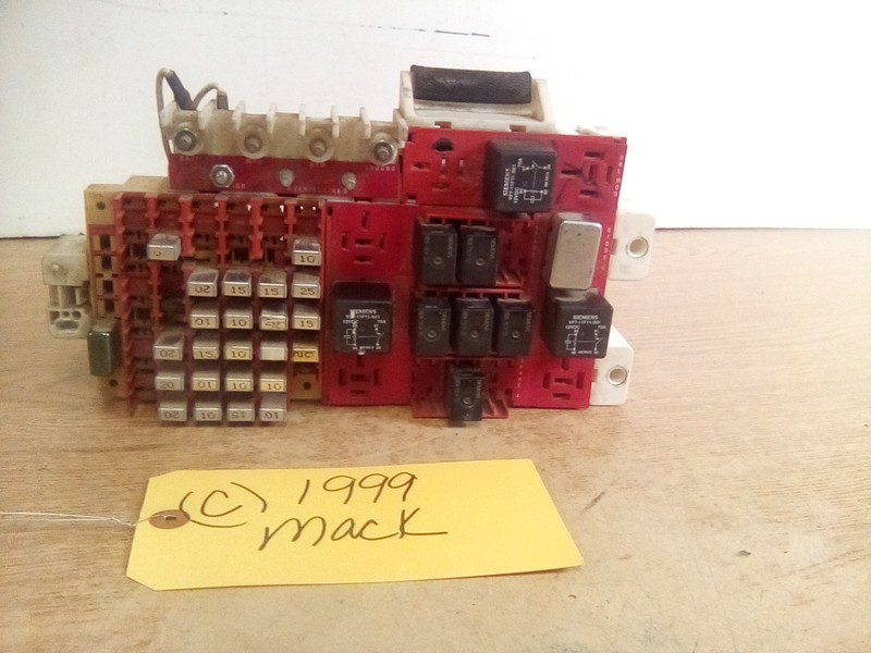 1999 Mack Fuse/Relay Block