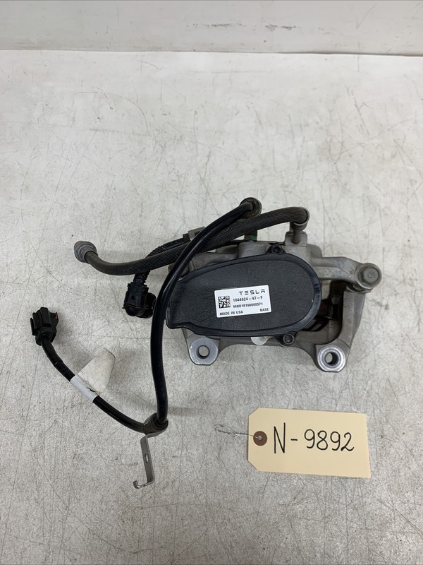 17-22 TESLA Model 3 Rear Right Passenger Brake Caliper W/Pads 1044624-97-F OEM