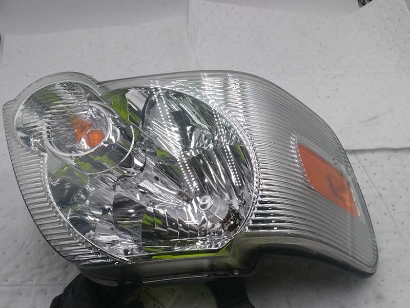 2010 Ford Explorer Right Headlight Assembly - Used, Red, 592708, 100K Miles