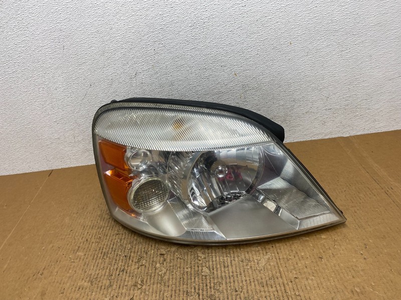 2004 - 2007 Ford Freestar Right Passenger RH Side Headlight Halogen AE2842 DW