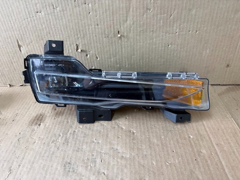 ✅ 17-24 Tesla Model 3/Y Front Right Hand Fog Light 3 Pin1507931-00-D /damaged