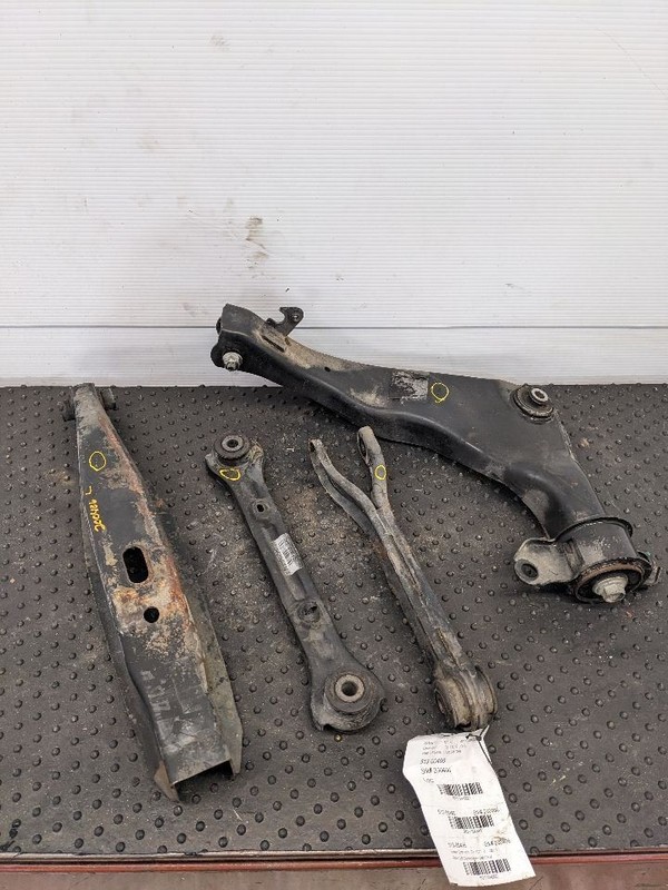 2010-2015 Chevrolet Camaro SS Rear Left Control Arm Set OEM 1184992