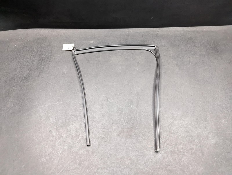 Rear Right Door Window Glass Run Channel 2018 Infiniti Q50 82330-6HE0A 17 - 22