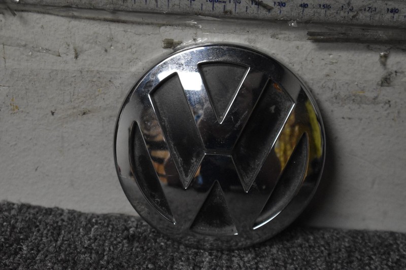 2008-2010 VOLKSWAGEN JETTA SE REAR EMBLEM FACTORY OEM