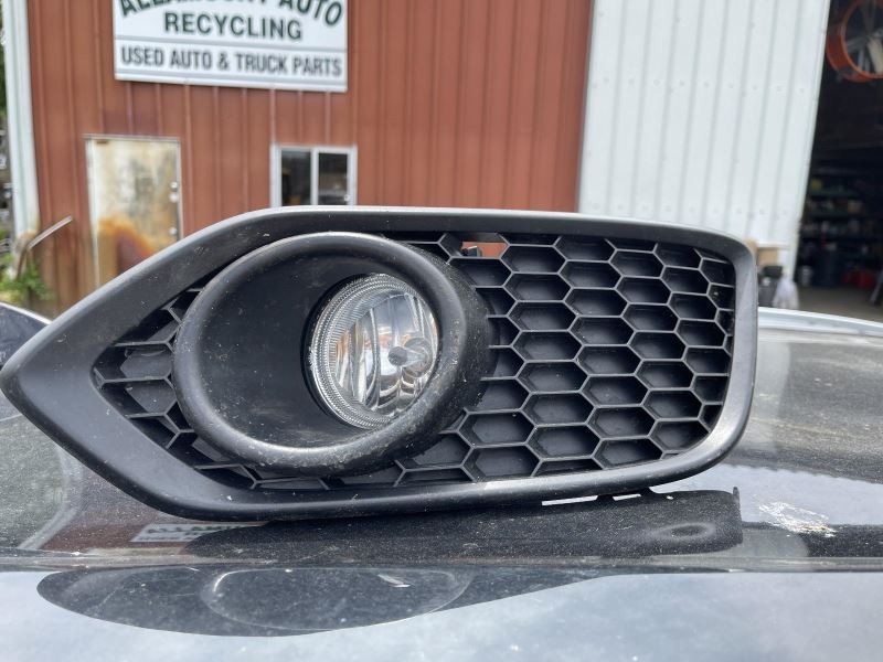 2016-2019 HONDA CIVIC RIGHT FOG LAMP W/GRILL BLACK 1.8L AT AWD 29K -SPORT- 45763