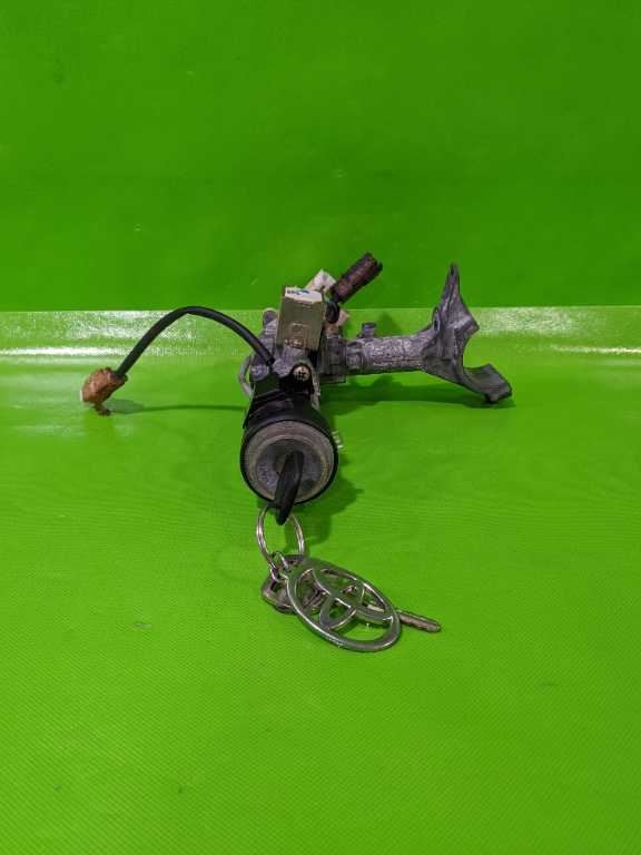 97-01 CAMRY IGNITION SWITCH CYLINDER HOUSING W/KEY OEM 4407-8