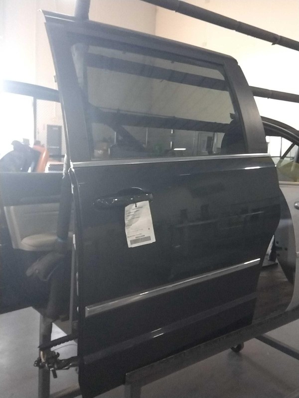 2010 Chrysler Town & Country Left Door Black OEM 290754 110k Miles