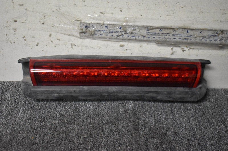 2000-2006 GMC YUKON DENALI HIGH MOUNT LAMP FACTORY OEM