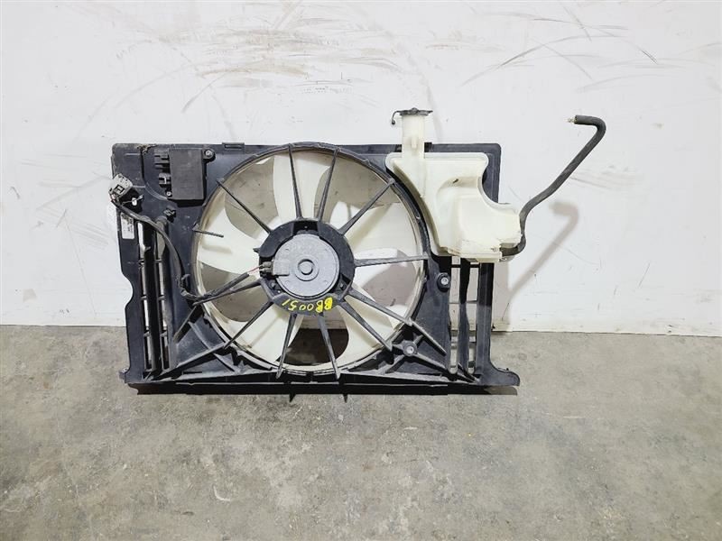 Radiator Fan Motor Sedan Fan Assembly Fits 14-19 COROLLA 573574