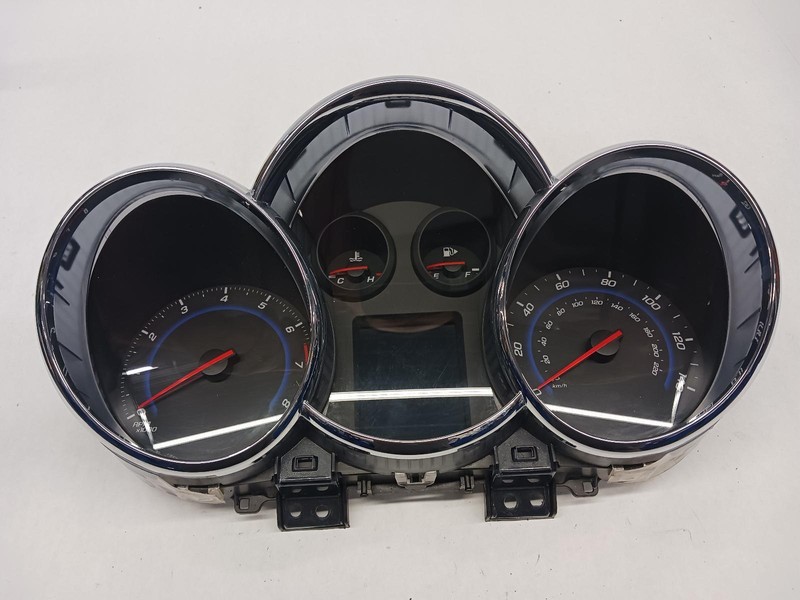 15-'16 CHEVROLET CRUZE Speedometer OEM 83k miles 1 Year Warranty!