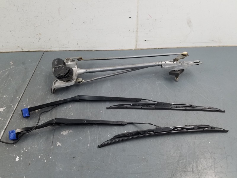 2012 Chevy Corvette C6 Grand Sport Windshield Wiper Motor / Arms #3427 S5