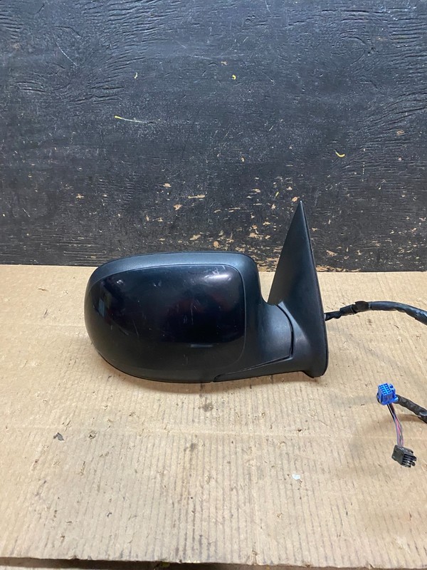 2003-2006 Chevrolet Tahoe Suburban Right Passenger Turn Door Mirror OEM x9690 DG