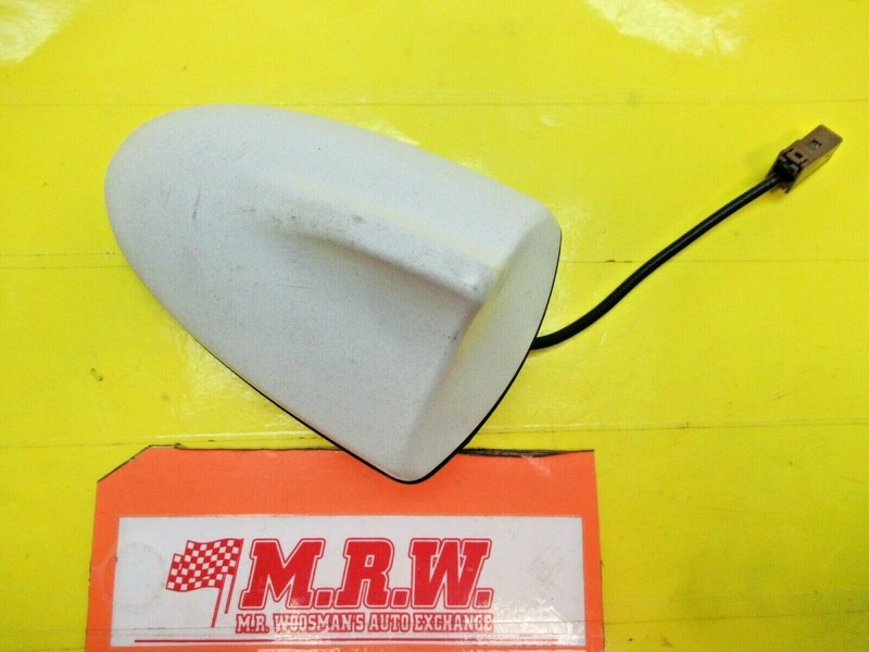 RADIO ANTENNA ROOF SHARK FIN XM NAV NAVIGATION CAR fits 05 06 INFINITI G35 WHITE