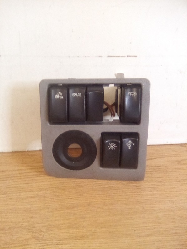 Peterbilt 579 S64-6105 Dash Switch Panel