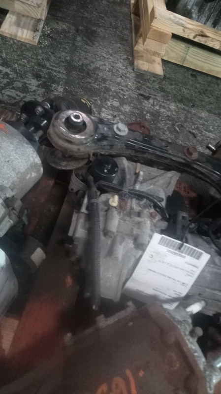 2015 Honda CR-V 4WD Differential Carrier Assembly Black OEM 146K Miles