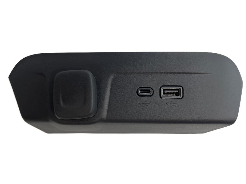 2024-2025 Chevy Trax 1LT USB Dual Port With 12v Socket Charger 13549941 OEM