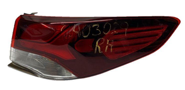 Hyundai Sonata tail light 2018 19 quarter right side incandescent OEM 92402C2500