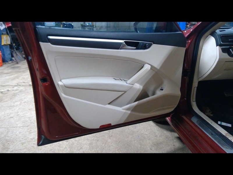 2017 PASSAT Driver Left Front Door Trim Panel 1552207