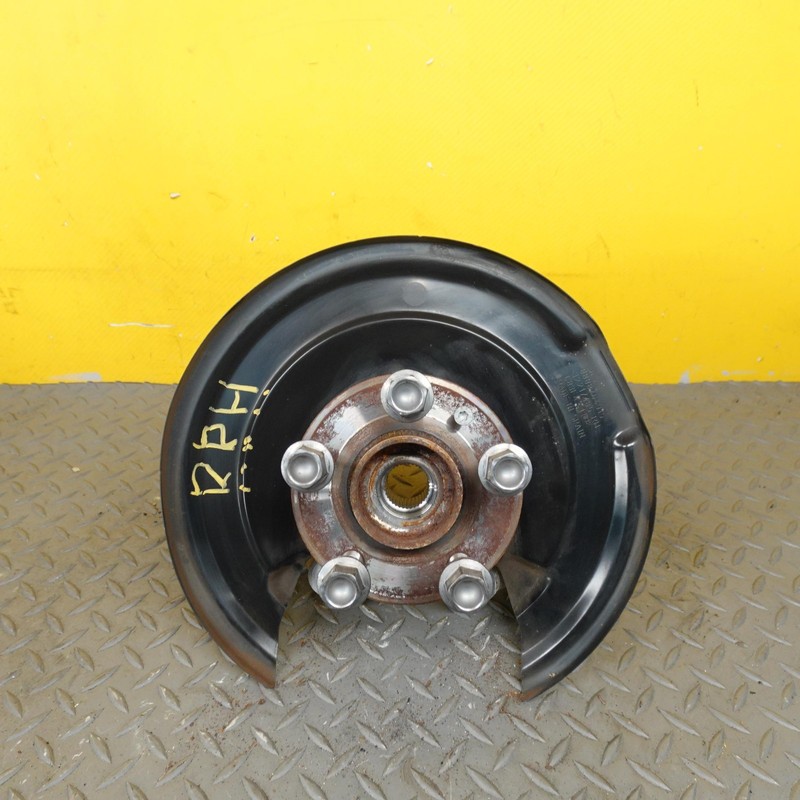 2019-2022 VOLVO XC40 REAR RIGHT SIDE SPINDLE KNUCKLE & HUB OEM 32246247