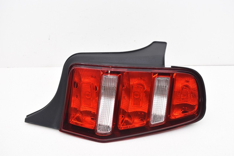 2011 Ford Mustang GT Rear Right Passenger Taillight Light Lamp Assembly OEM KW56