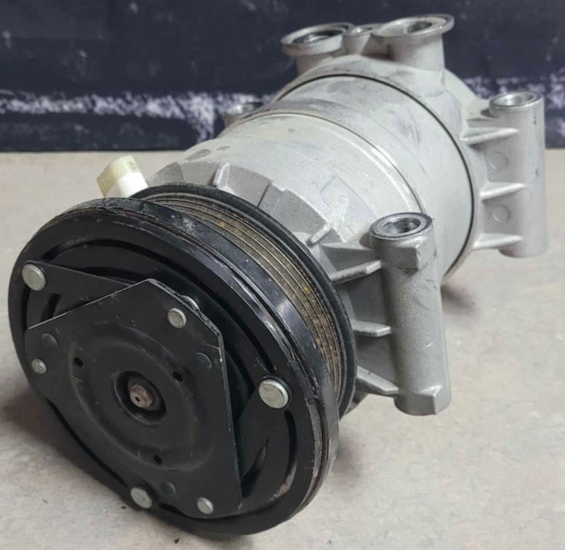 2003 Chevrolet Sierra Silverado GMC Duramax 2500 AC Compressor Air Conditioning