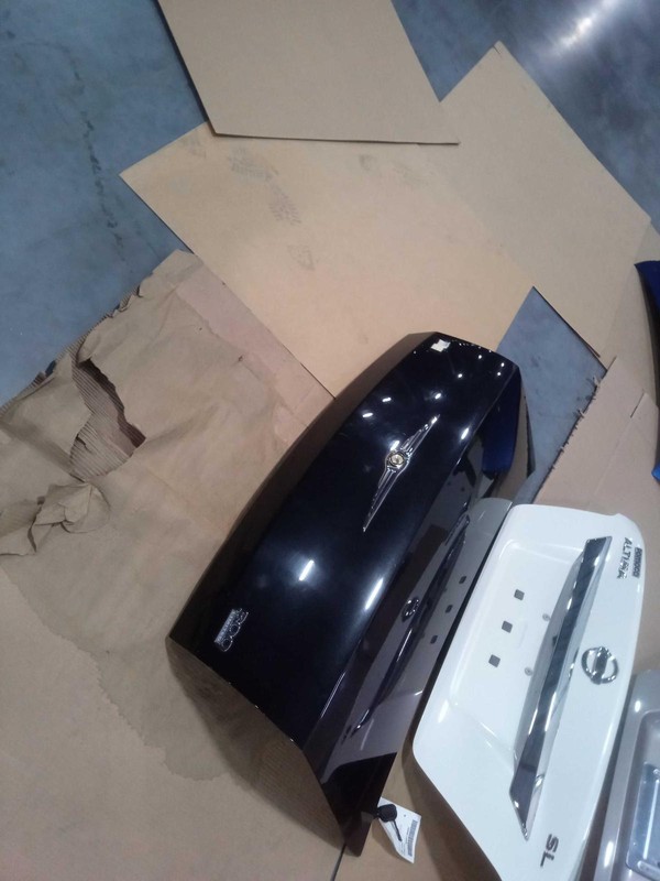 2007 Chrysler 300 Deck Lid Trunk Lid OEM Used 05134207AC 05134207AD 05134207AE