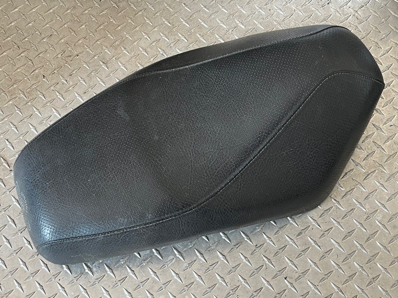 15 Genuine Scooter Co. Roughhouse 50 Seat Assembly Assy 2015