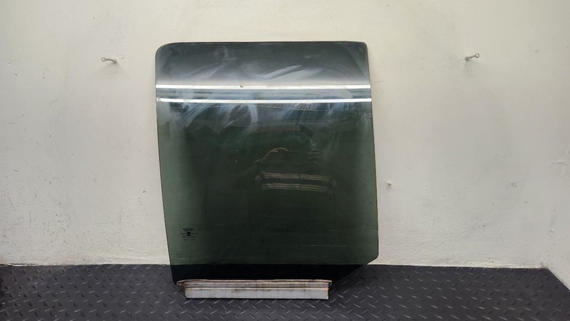 95-05 Chevrolet Blazer S10 Rea t Driver Door Glass Window OEM 15725917