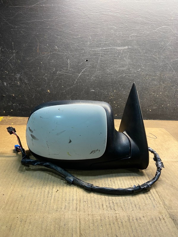 2003-2006 Chevrolet Tahoe Suburban Right Passenger Turn Door Mirror OEM y3931 DG