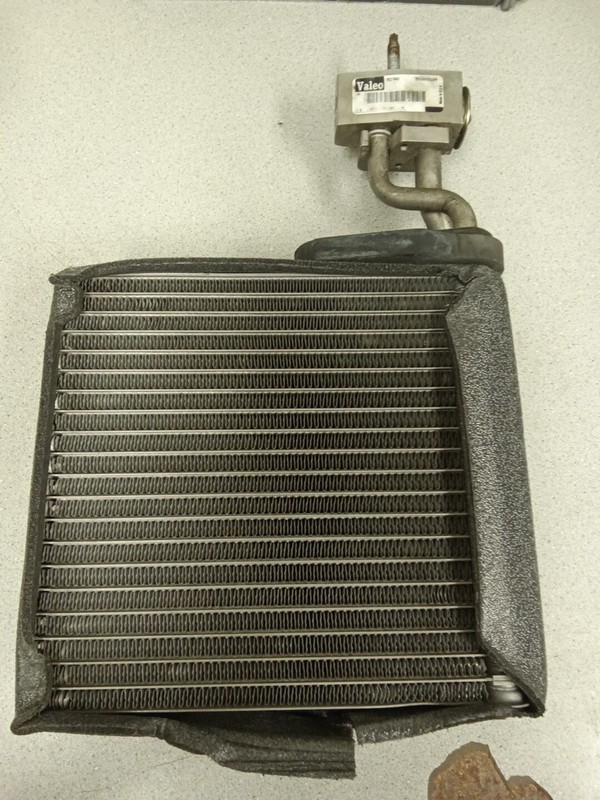 Valeo Freightliner M2 HVAC TD341 Evaporator Core T1000710T With Exp. Valve