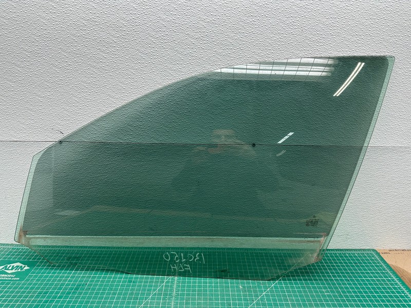 08-14 Mercedes C-class W204 Sedan FRONT LEFT DRIVER SIDE DOOR WINDOW GLASS OEM