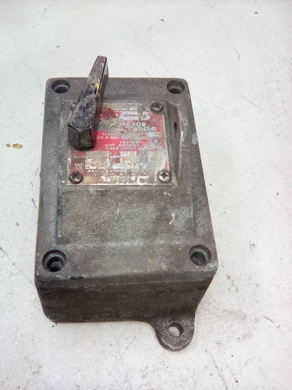 Crouse Hinds EFS2129 125V 20A/250V 10A On/Off Switch