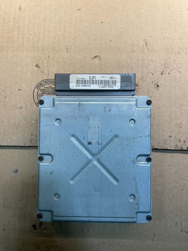2003 Ford Van E150 E250 5.4L Engine Control Module Unit ECU V6700 DG