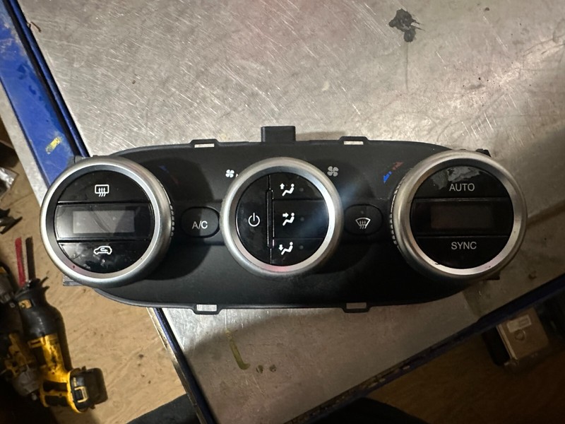 14-17 Fiat 500L OEM HEATER AC A/C CLIMATE CONTROL PANEL - DUAL ZONE 68212095AA