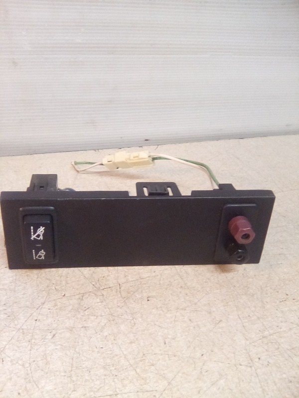 2019 International LT TL0024653, 376677C2 Switch/Wiring Harness Panel