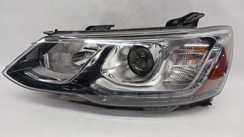 17-'20 CHEVROLET SONIC Left driver headlight OEM Grade A!